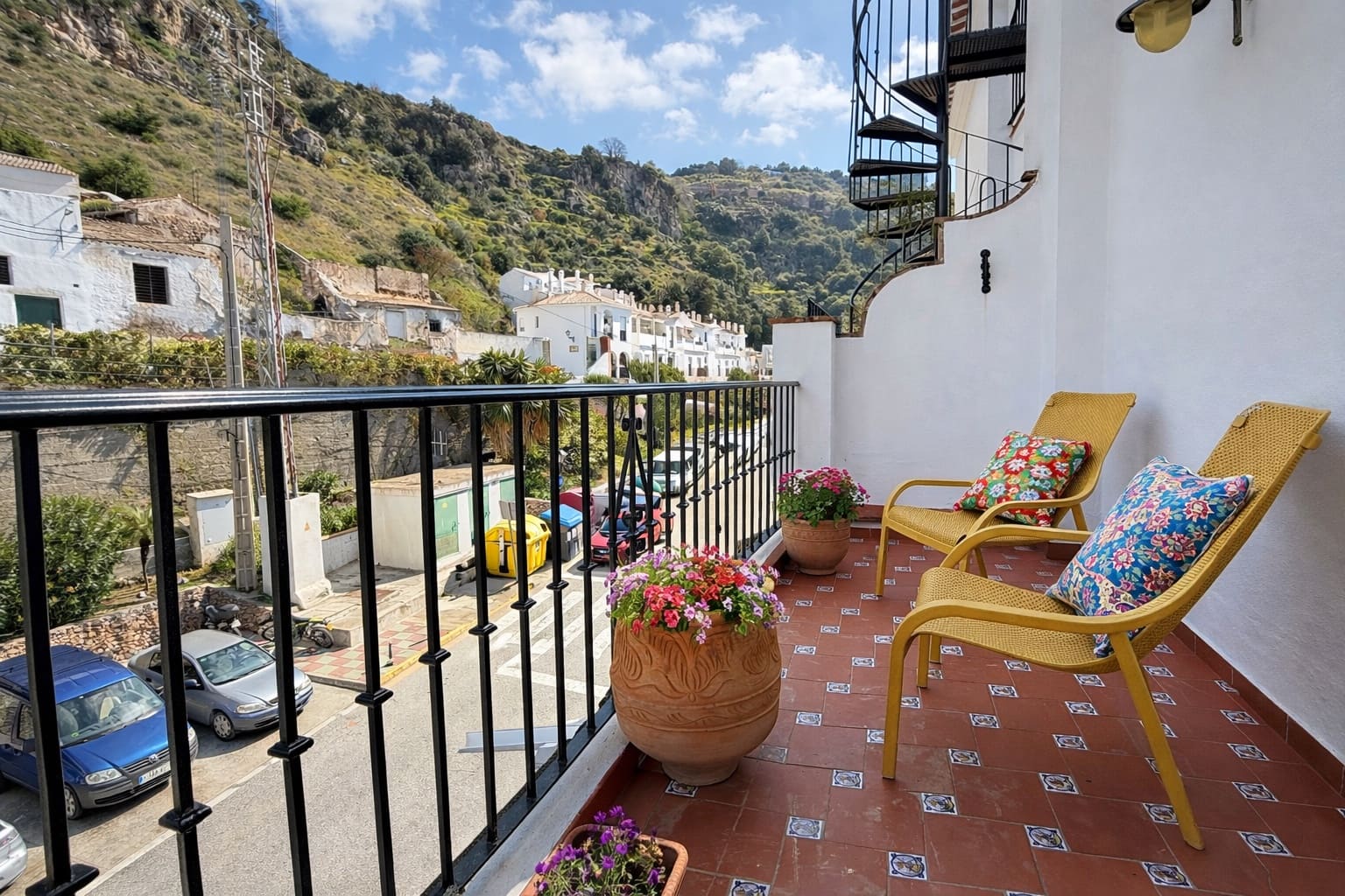 3 bedroom Flat for rent in Frigiliana - € 1,200 (Ref: 9735208)