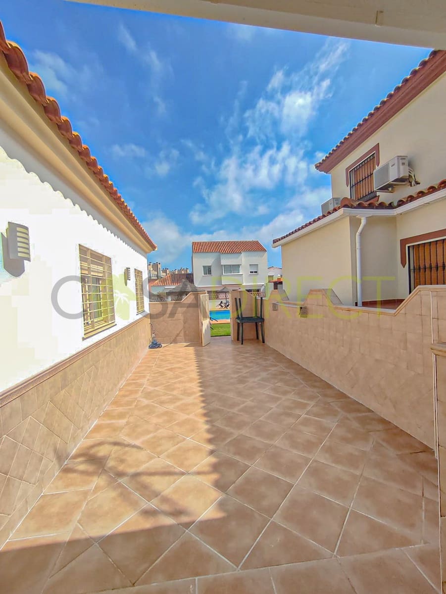 3 soveværelse Semi-Rækkehus til leje i Torremolinos med swimmingpool - € 1.750 (Ref: 9751610)