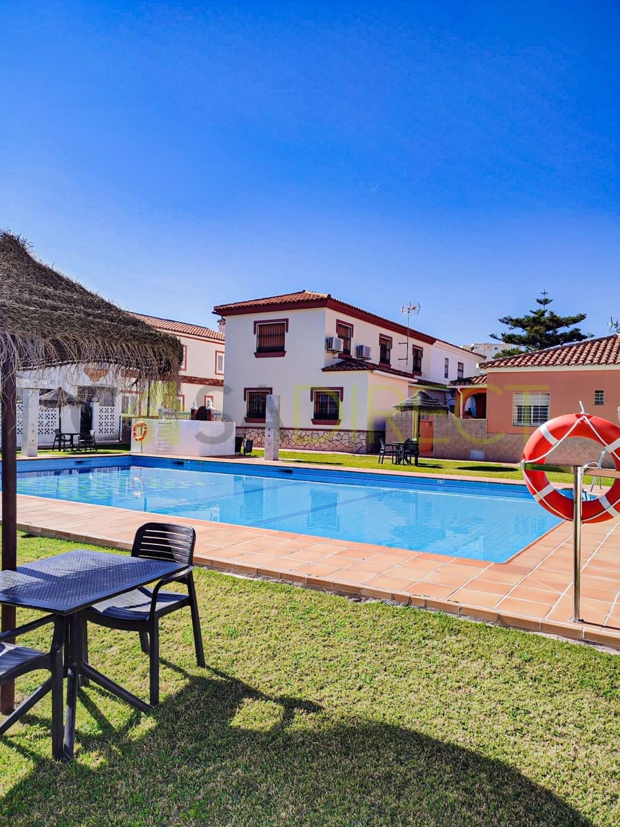 3 soveværelse Semi-Rækkehus til leje i Torremolinos med swimmingpool - € 1.750 (Ref: 9751610)