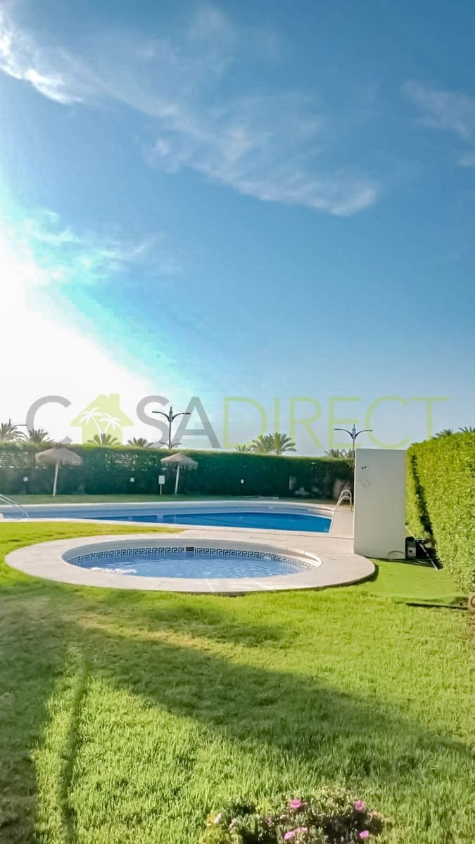 2 soveværelse Lejlighed til leje i Roquetas de Mar med swimmingpool garage - € 860 (Ref: 9755342)