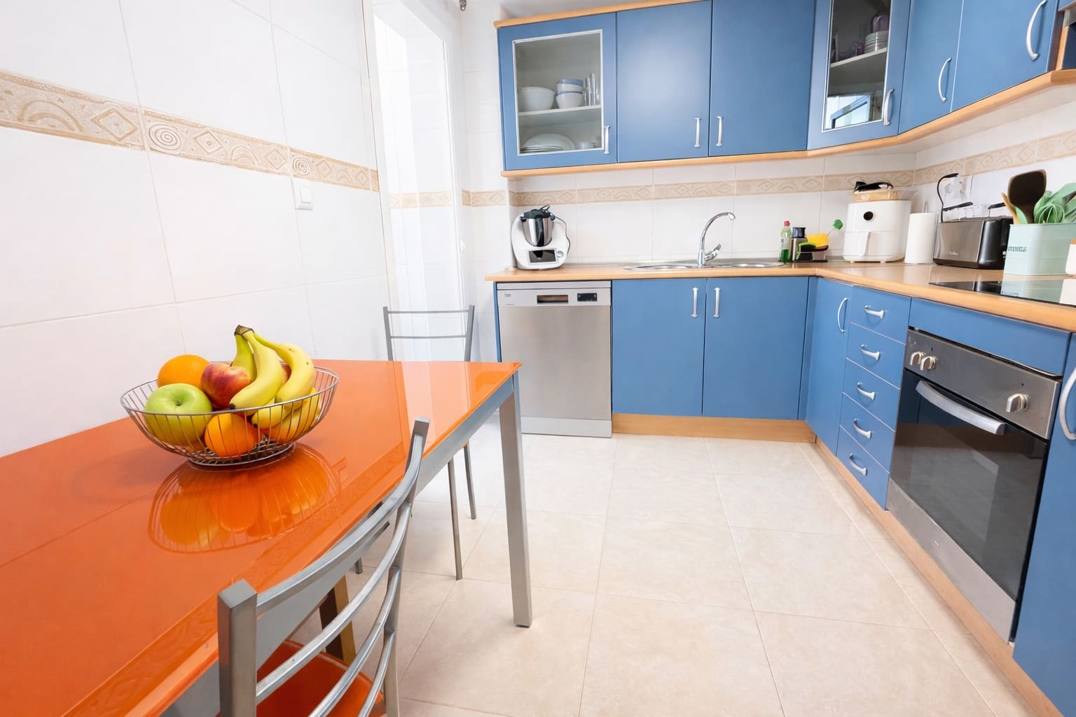 4 bedroom Apartment for rent in Malaga city with pool garage - € 2,200 (Ref: 9777656)