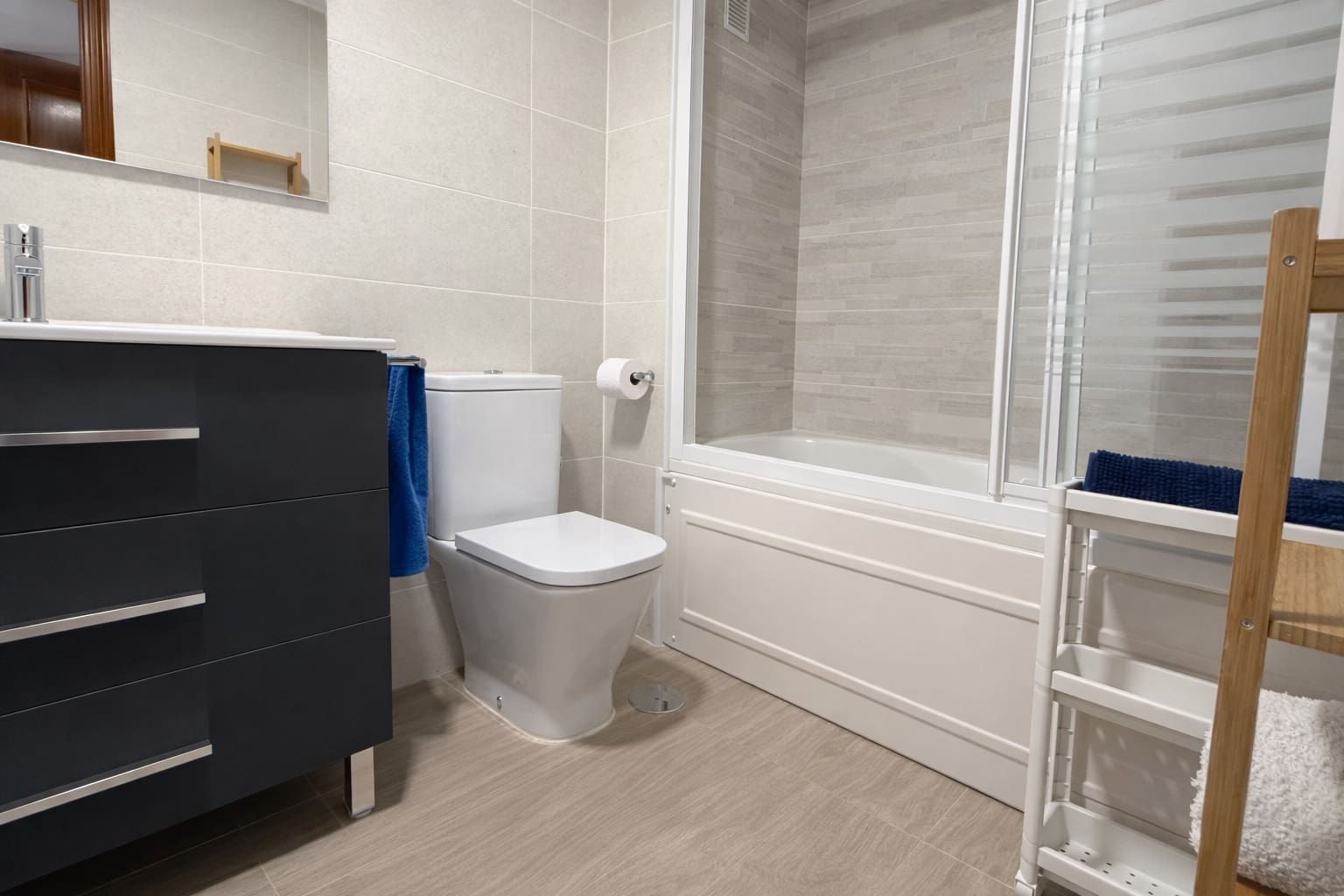 4 bedroom Apartment for rent in Malaga city with pool garage - € 2,200 (Ref: 9777656)