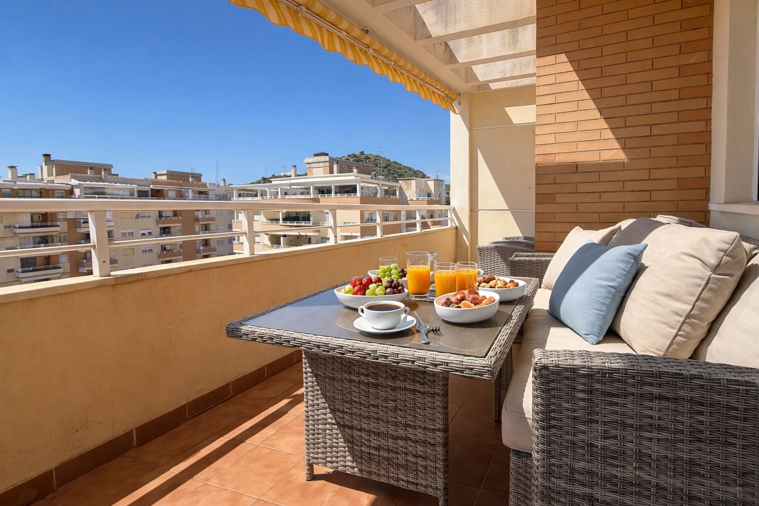 4 bedroom Apartment for rent in Malaga city with pool garage - € 2,200 (Ref: 9777656)
