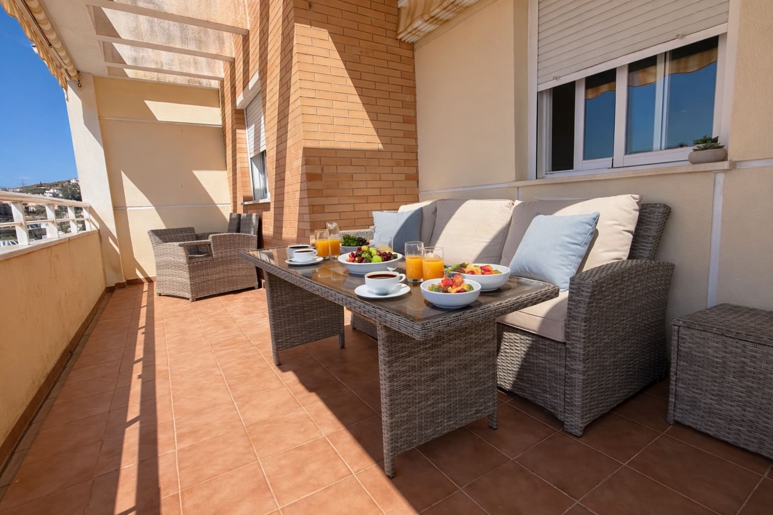 4 bedroom Apartment for rent in Malaga city with pool garage - € 2,200 (Ref: 9777656)