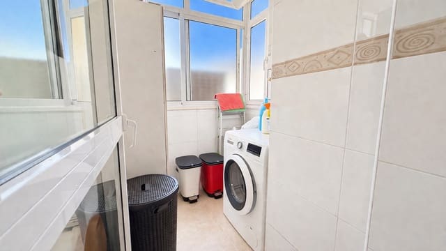 4 slaapkamer Appartement te huur in Teatinos, Málaga stad met zwembad garage - € 2.200 (Ref: 9777656)