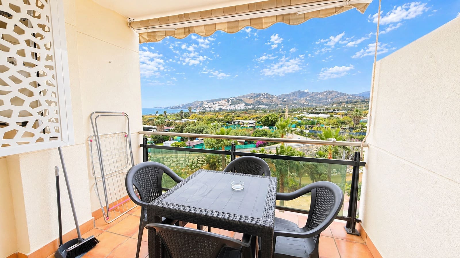 Apartamento de 2 habitaciones en Nerja en alquiler - 1.200 € (Ref: 9812960)