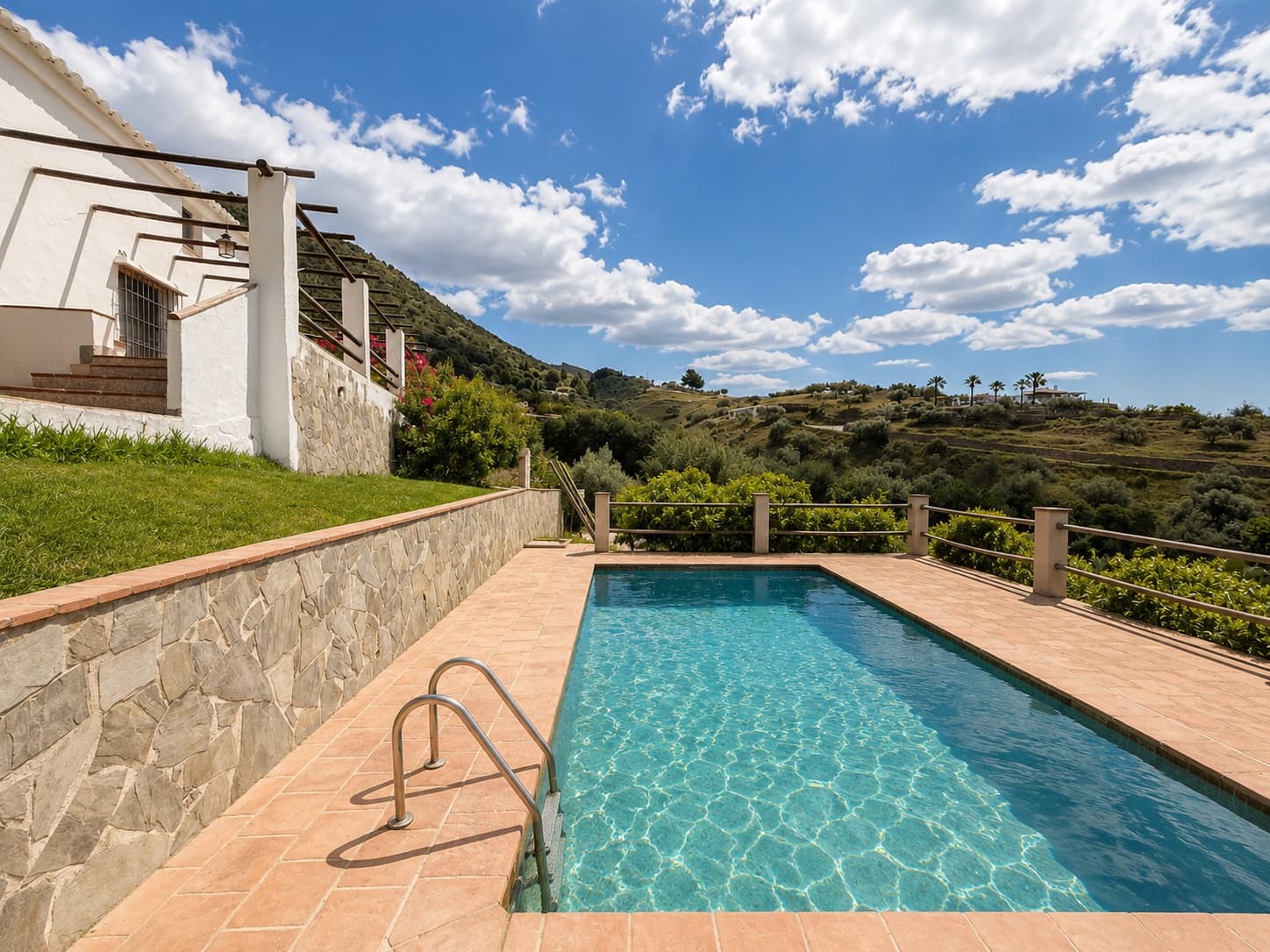 2 soverom Villa til leie i Frigiliana med svømmebasseng garasje - € 1 300 (Ref: 9828295)