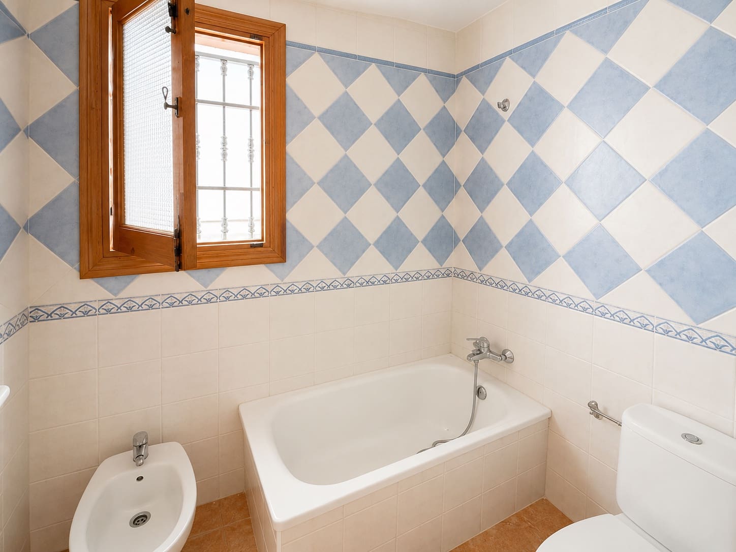 2 quarto Apartamento para arrendar em Frigiliana - 725 € (Ref: 9830641)