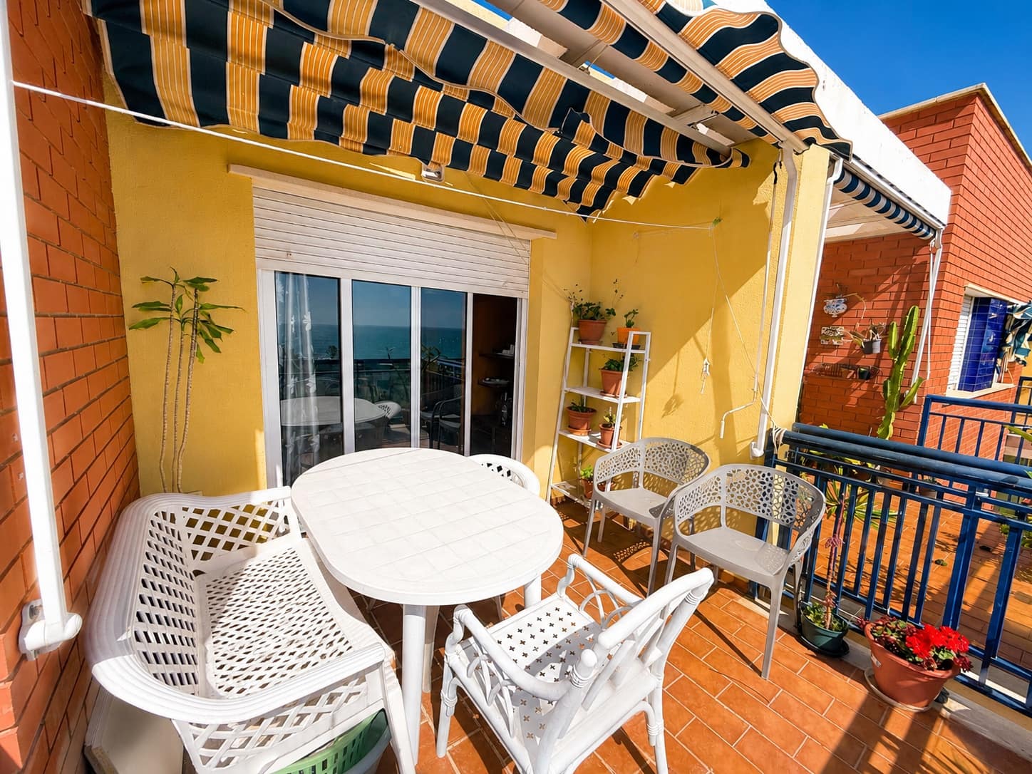2 slaapkamer Appartement te huur in Benajarafe met zwembad - € 950 (Ref: 9833258)