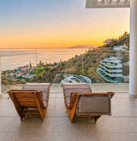 Piso de 2 habitaciones en Rincón de la Victoria en alquiler con piscina garaje - 2.500 € (Ref: 9833259)