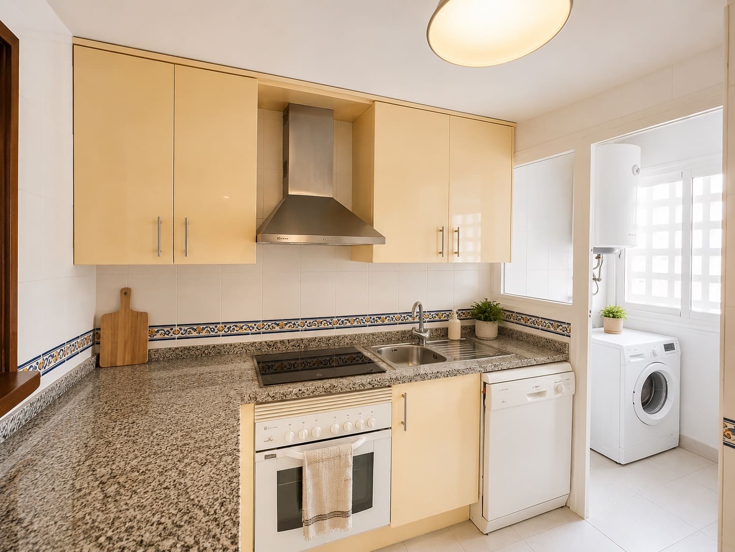 2 bedroom Apartment for rent in Manilva with pool garage - € 1,500 (Ref: 9835189)