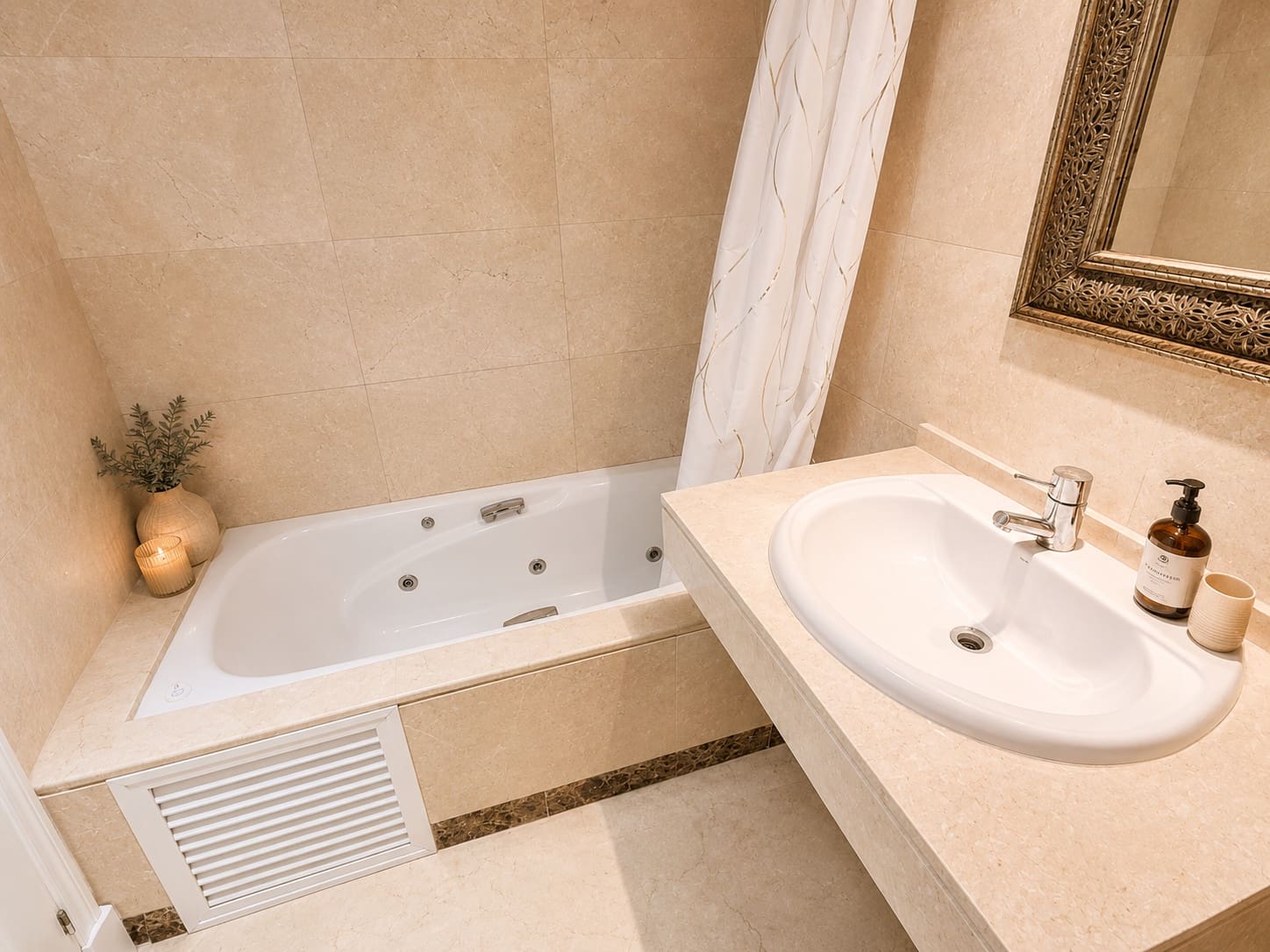 2 bedroom Apartment for rent in Manilva with pool garage - € 1,500 (Ref: 9835189)