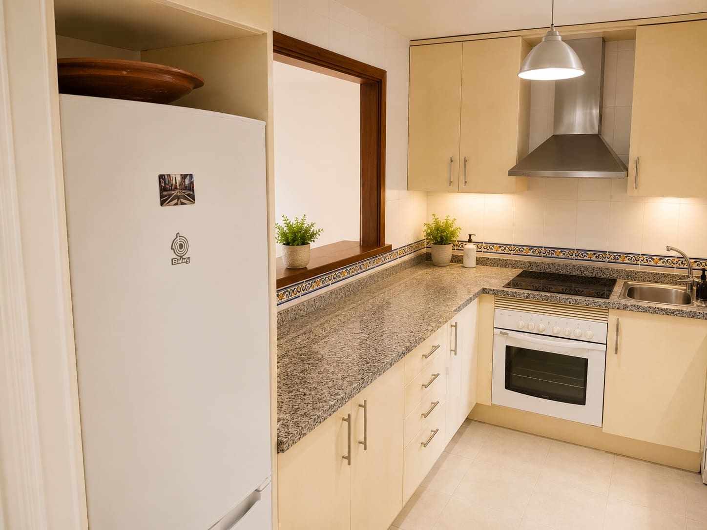 2 bedroom Apartment for rent in Manilva with pool garage - € 1,500 (Ref: 9835189)