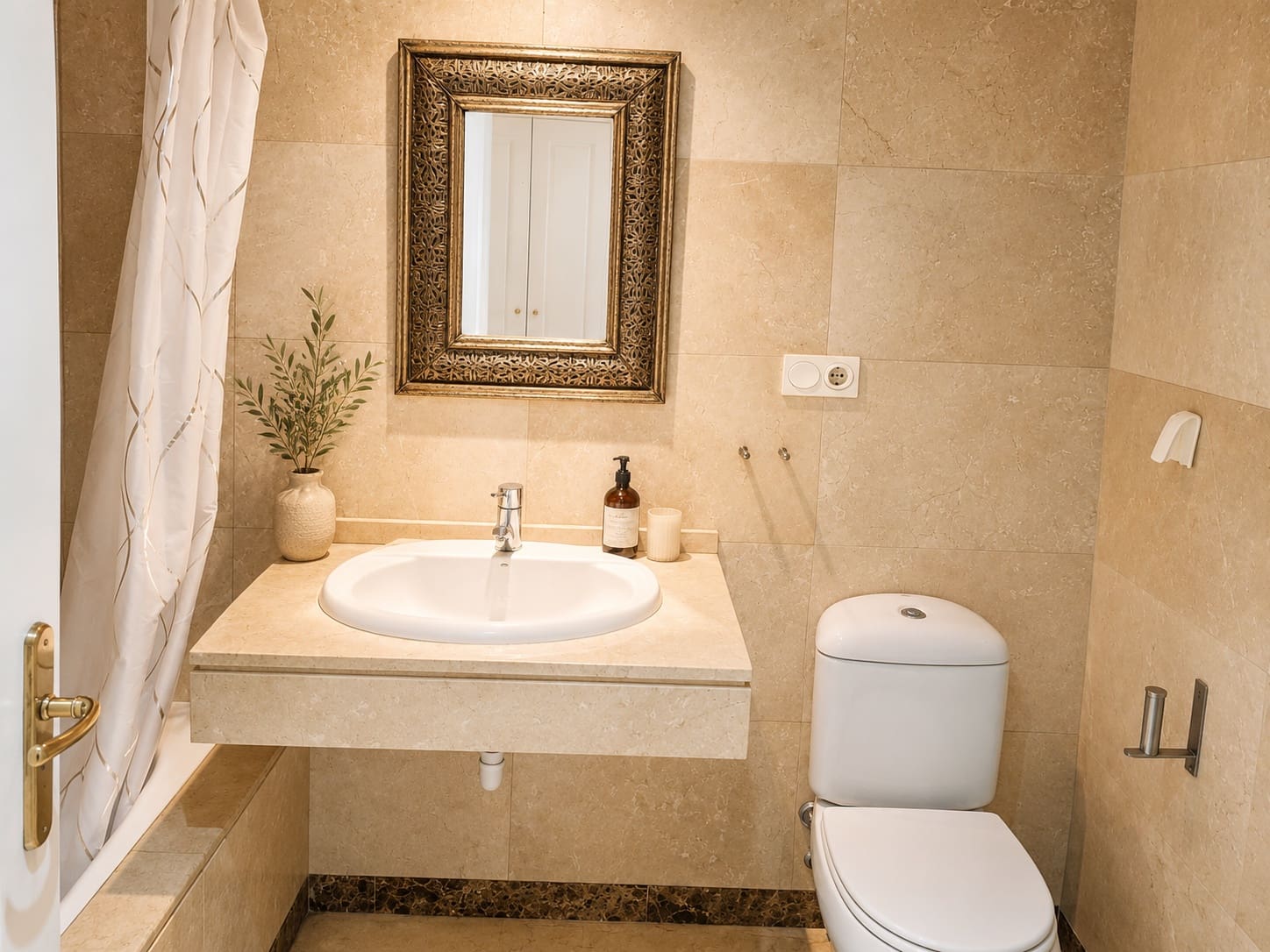 2 bedroom Apartment for rent in Manilva with pool garage - € 1,500 (Ref: 9835189)