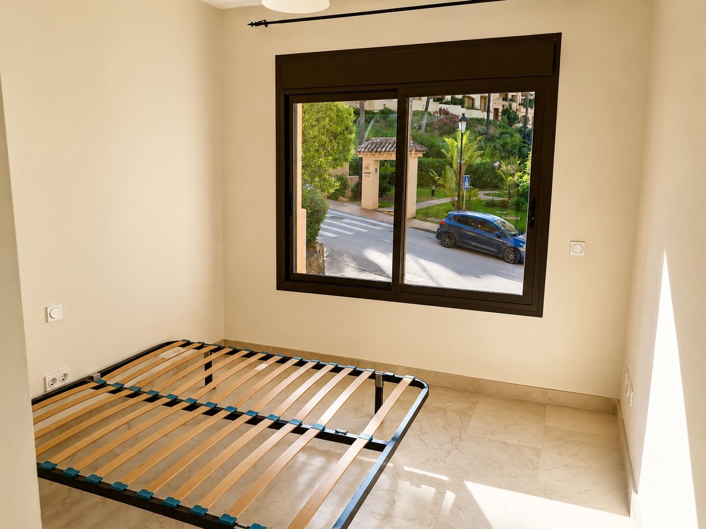 2 bedroom Apartment for rent in Manilva with pool garage - € 1,500 (Ref: 9835189)