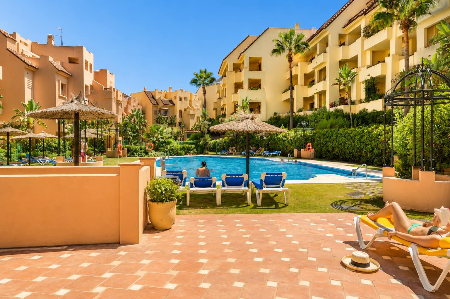 2 bedroom Apartment for rent in Manilva with pool garage - € 1,500 (Ref: 9835189)
