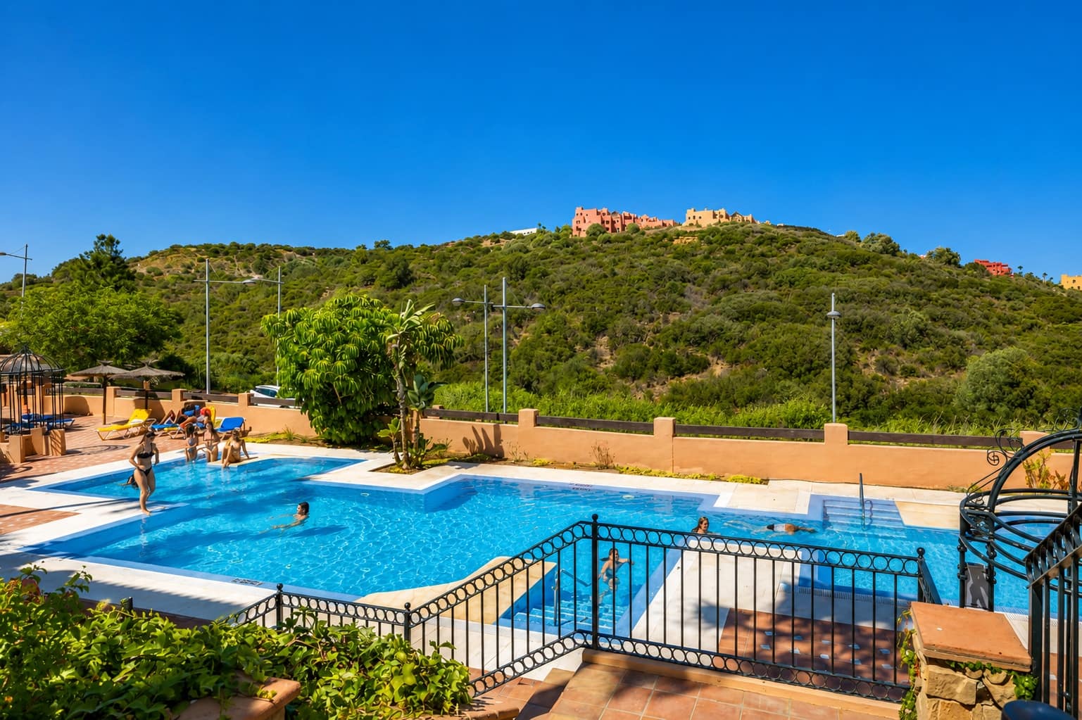 2 bedroom Apartment for rent in Manilva with pool garage - € 1,500 (Ref: 9835189)