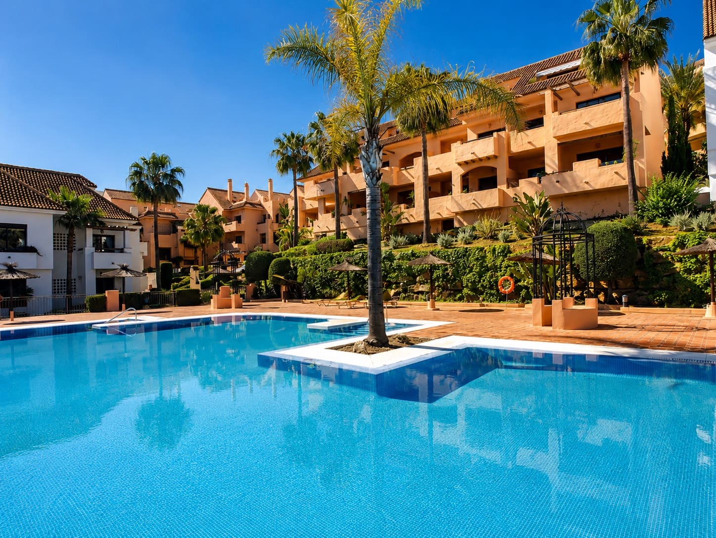 2 bedroom Apartment for rent in Manilva with pool garage - € 1,500 (Ref: 9835189)
