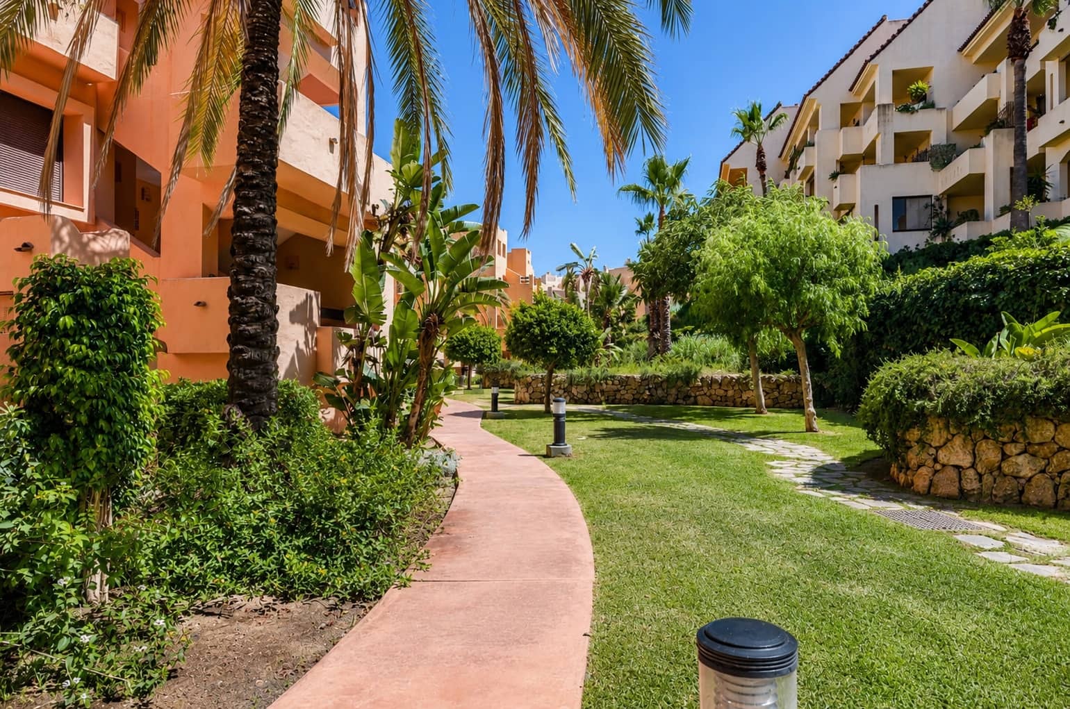 2 bedroom Apartment for rent in Manilva with pool garage - € 1,500 (Ref: 9835189)