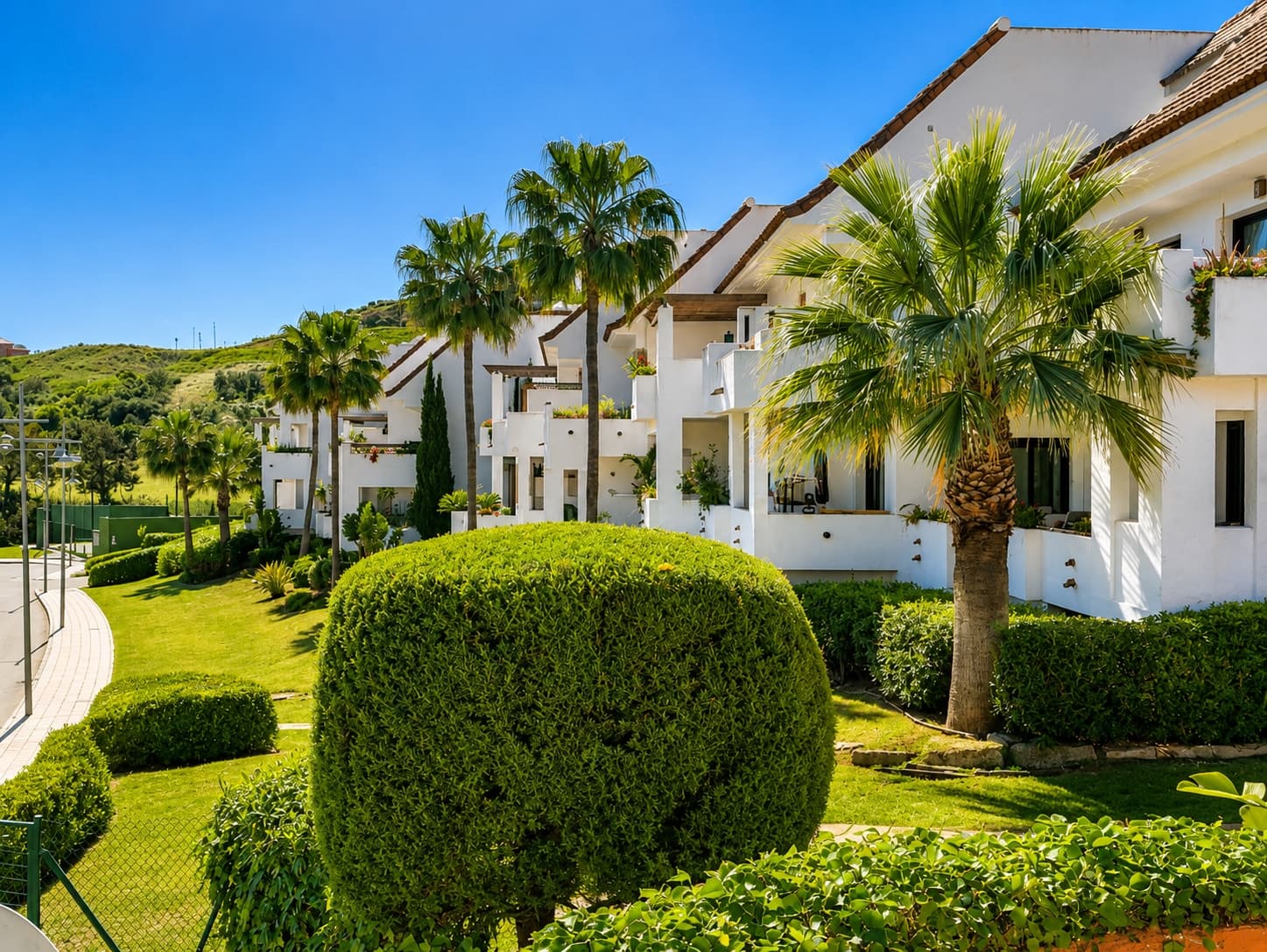 2 bedroom Apartment for rent in Manilva with pool garage - € 1,500 (Ref: 9835189)