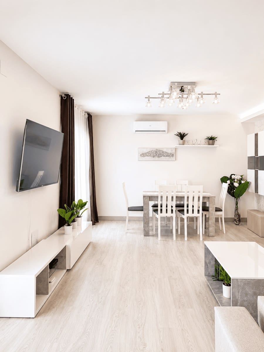2 bedroom Semi-detached Villa for rent in Benalmadena with garage - € 2,490 (Ref: 9838889)