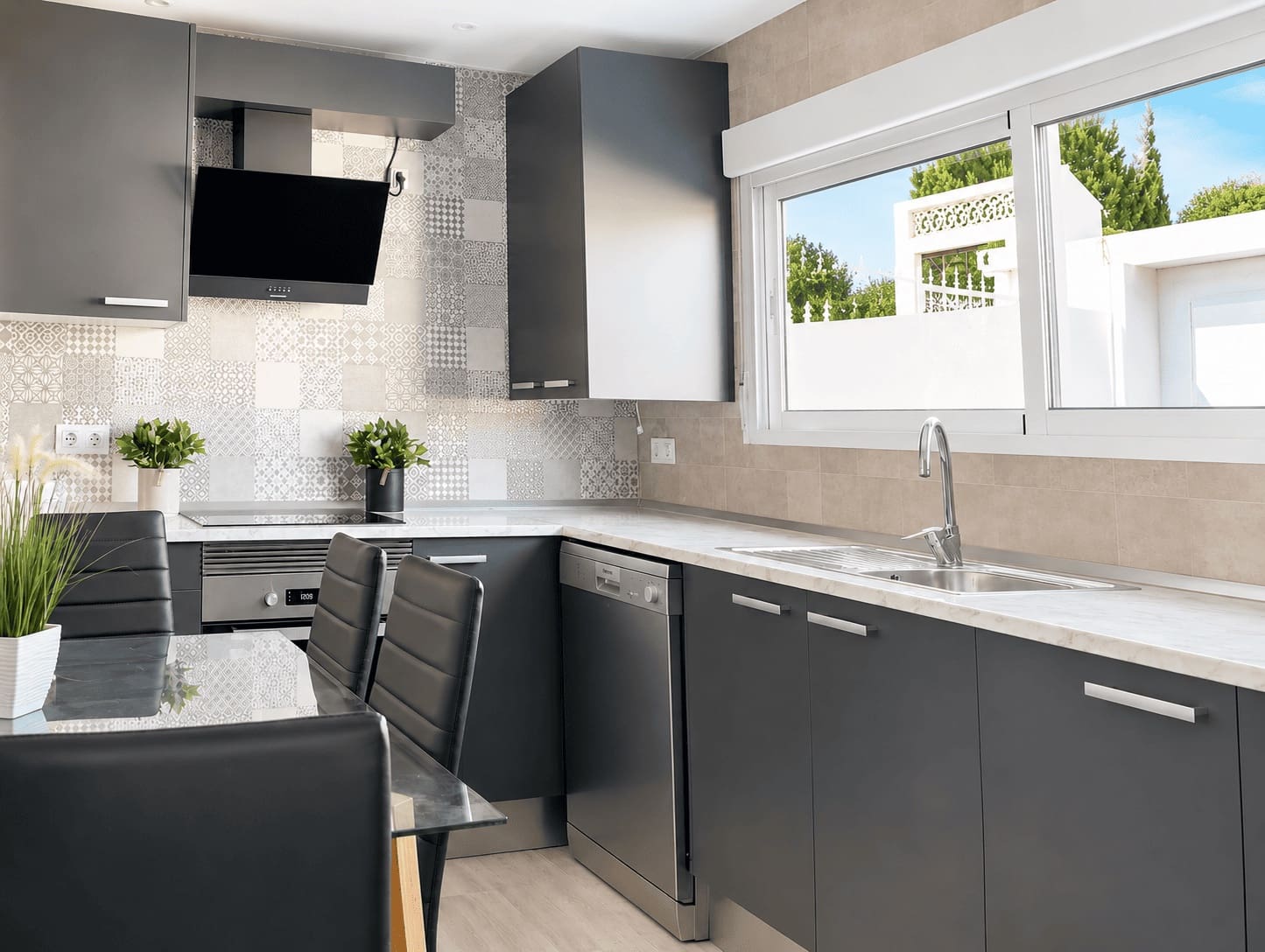 2 bedroom Semi-detached Villa for rent in Benalmadena with garage - € 2,490 (Ref: 9838889)