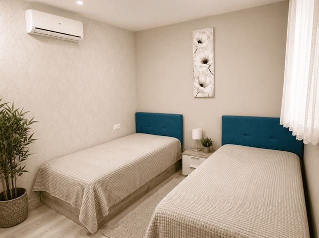 2 bedroom Semi-detached Villa for rent in Puerto Marina, Benalmádena with garage - € 2,490 (Ref: 9838889)