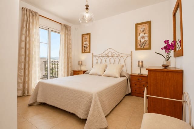 3 bedroom Villa for rent in Chaparil - Torrecilla - Punta Lara, Nerja with pool garage - € 2,500 (Ref: 9838890)