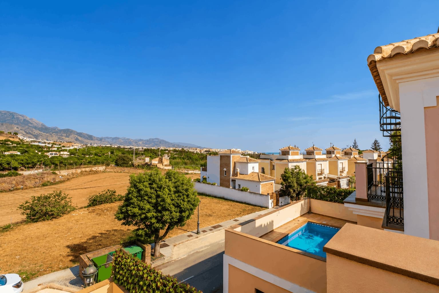 3 bedroom Villa for rent in Nerja with pool garage - € 2,500 (Ref: 9838890)