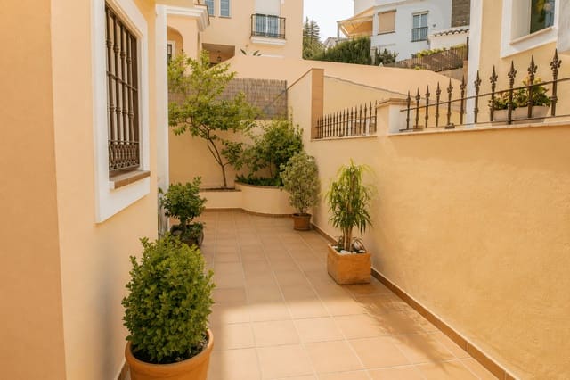 3 bedroom Villa for rent in Chaparil - Torrecilla - Punta Lara, Nerja with pool garage - € 2,500 (Ref: 9838890)
