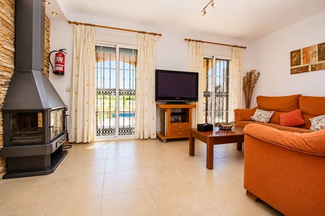 3 bedroom Villa for rent in Chaparil - Torrecilla - Punta Lara, Nerja with pool garage - € 2,500 (Ref: 9838890)