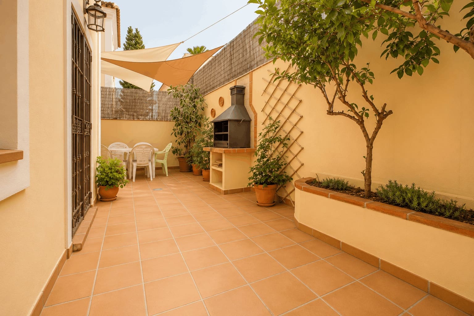 3 bedroom Villa for rent in Nerja with pool garage - € 2,500 (Ref: 9838890)