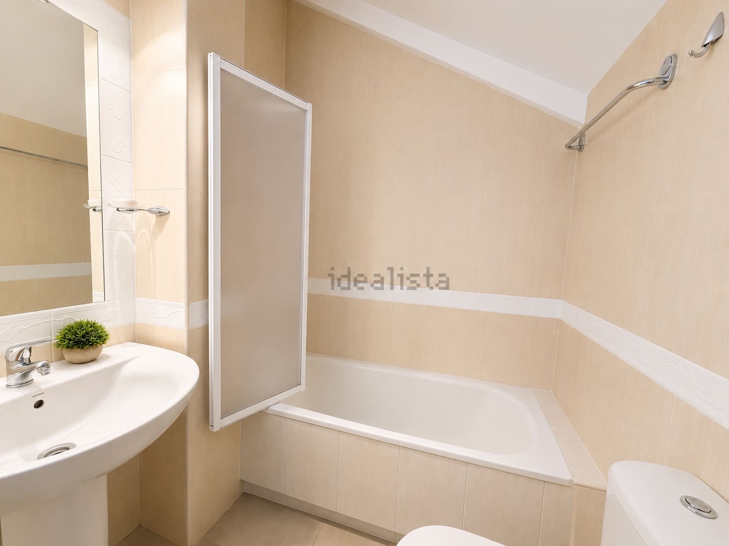 3 bedroom Semi-detached Villa for rent in Benalmadena with pool garage - € 2,800 (Ref: 9838892)