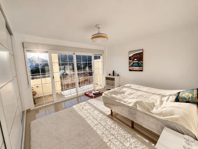 3 bedroom Semi-detached Villa for rent in Hacienda Torrequebrada, Benalmádena with pool garage - € 2,800 (Ref: 9838892)