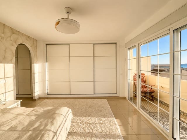3 bedroom Semi-detached Villa for rent in Hacienda Torrequebrada, Benalmádena with pool garage - € 2,800 (Ref: 9838892)
