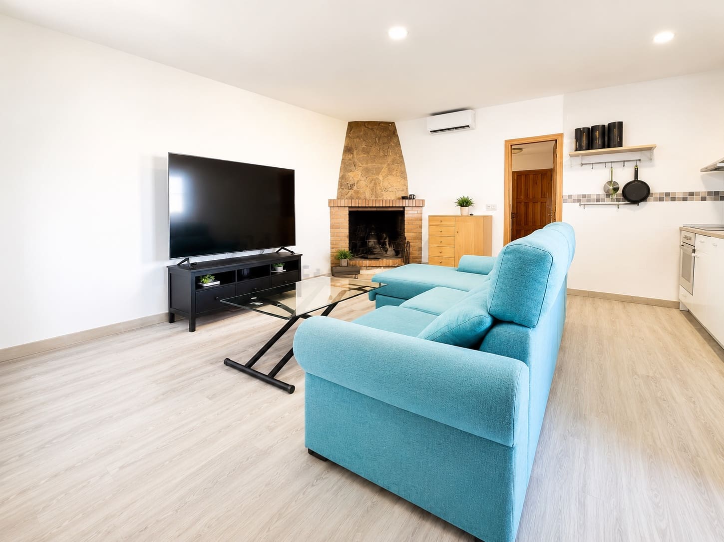 2 bedroom Villa for rent in Almunecar with pool garage - € 1,500 (Ref: 9838893)