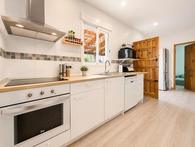 2 sypialnia Willa do wynajęcia w Almuñécar z basenem garażem - 1 500 € (Ref: 9838893)