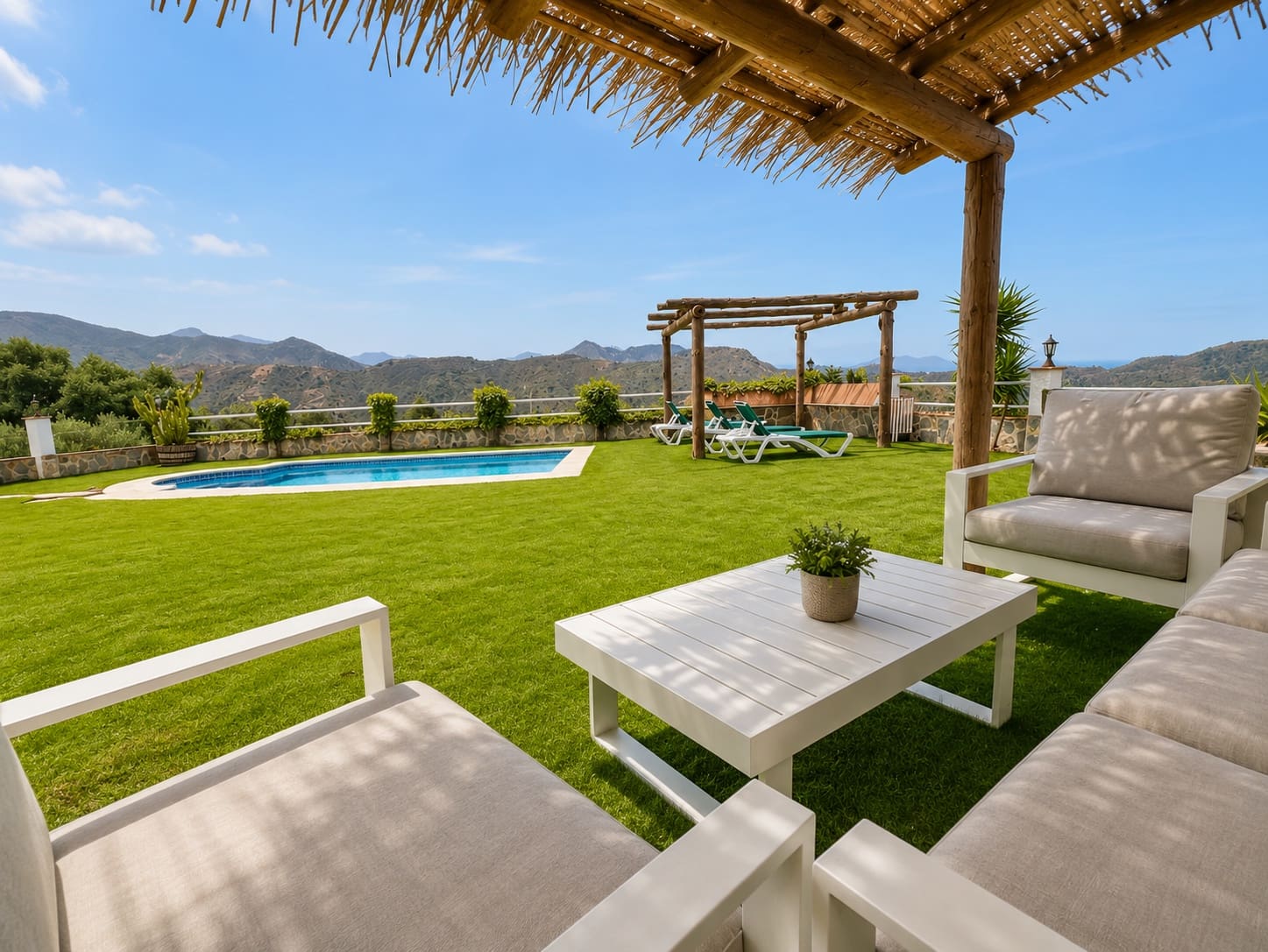 2 bedroom Villa for rent in Almunecar with pool garage - € 1,500 (Ref: 9838893)