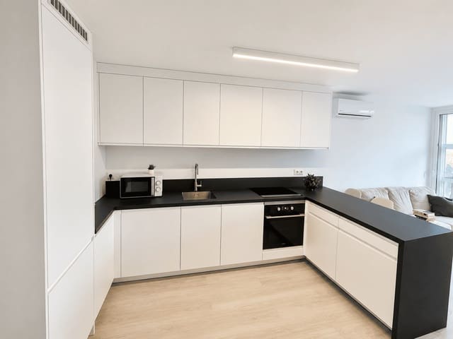 2 Zimmer Apartment zu vermieten in Huerta Belón - Calvario, Marbella mit Pool - 2.400 € (Ref: 9840074)