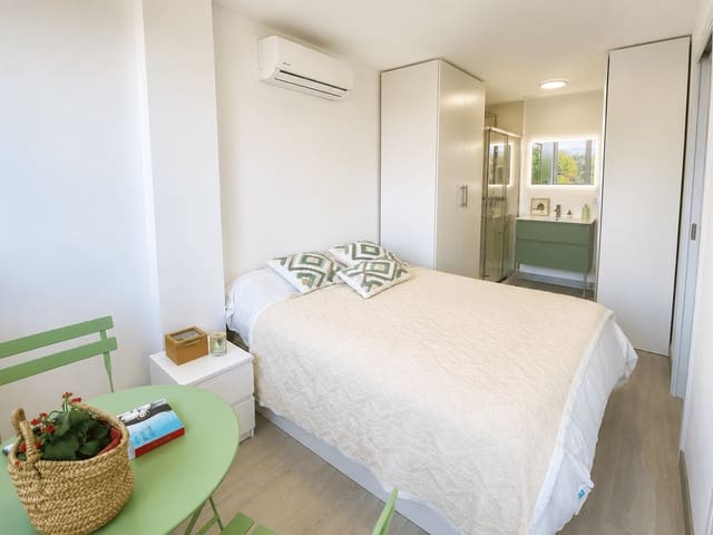2 Zimmer Apartment zu vermieten in Huerta Belón - Calvario, Marbella mit Pool - 2.400 € (Ref: 9840074)