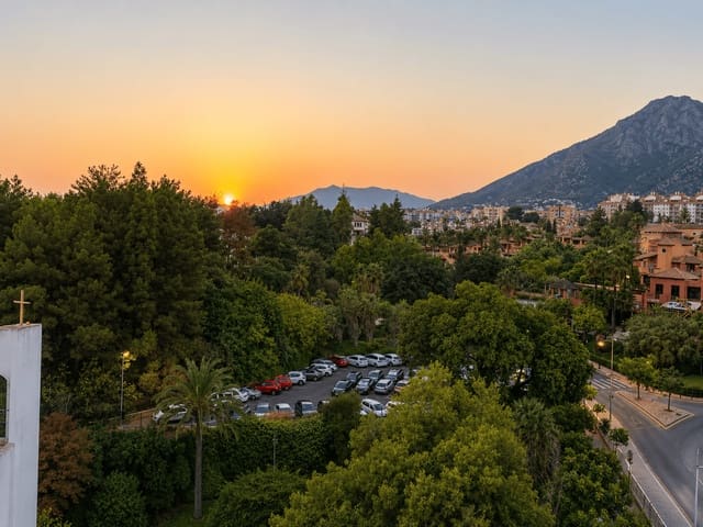 2 Zimmer Apartment zu vermieten in Huerta Belón - Calvario, Marbella mit Pool - 2.400 € (Ref: 9840074)