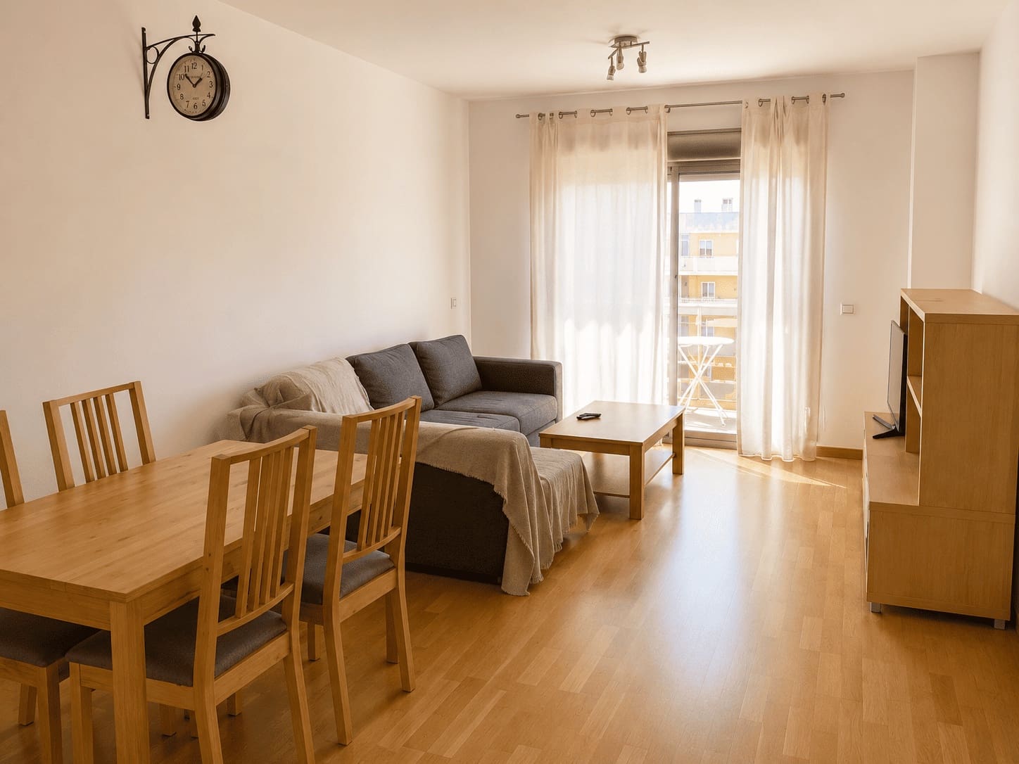2 bedroom Penthouse for rent in Malaga city with pool garage - € 1,750 (Ref: 9851297)