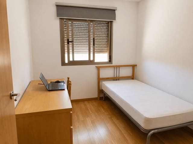 2 bedroom Penthouse for rent in Málaga city with pool garage - € 1,750 (Ref: 9851297)