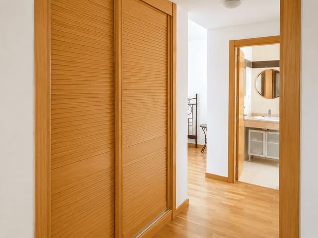 2 bedroom Penthouse for rent in Málaga city with pool garage - € 1,750 (Ref: 9851297)
