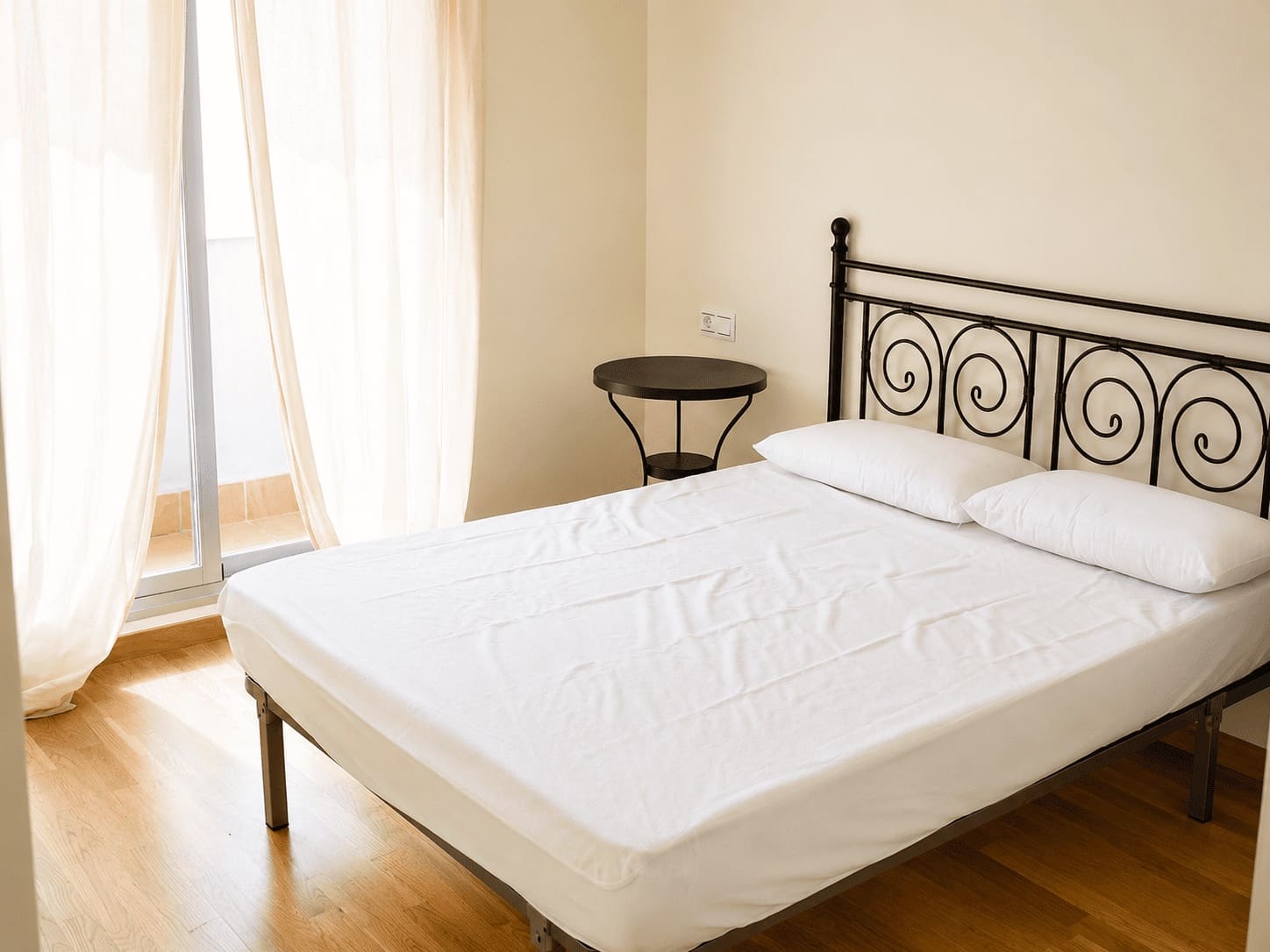 2 bedroom Penthouse for rent in Malaga city with pool garage - € 1,750 (Ref: 9851297)