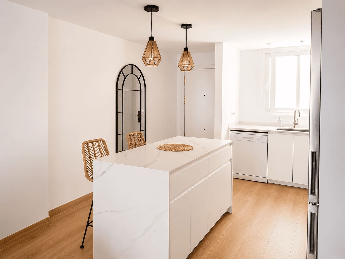 3 bedroom Apartment for rent in Estepona - € 1,800 (Ref: 9851298)