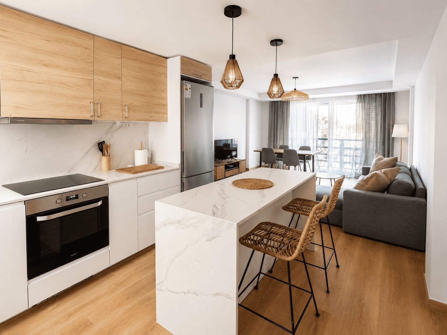 3 bedroom Apartment for rent in Estepona - € 1,800 (Ref: 9851298)