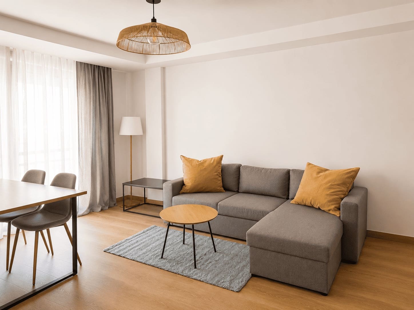 3 bedroom Apartment for rent in Estepona - € 1,800 (Ref: 9851298)