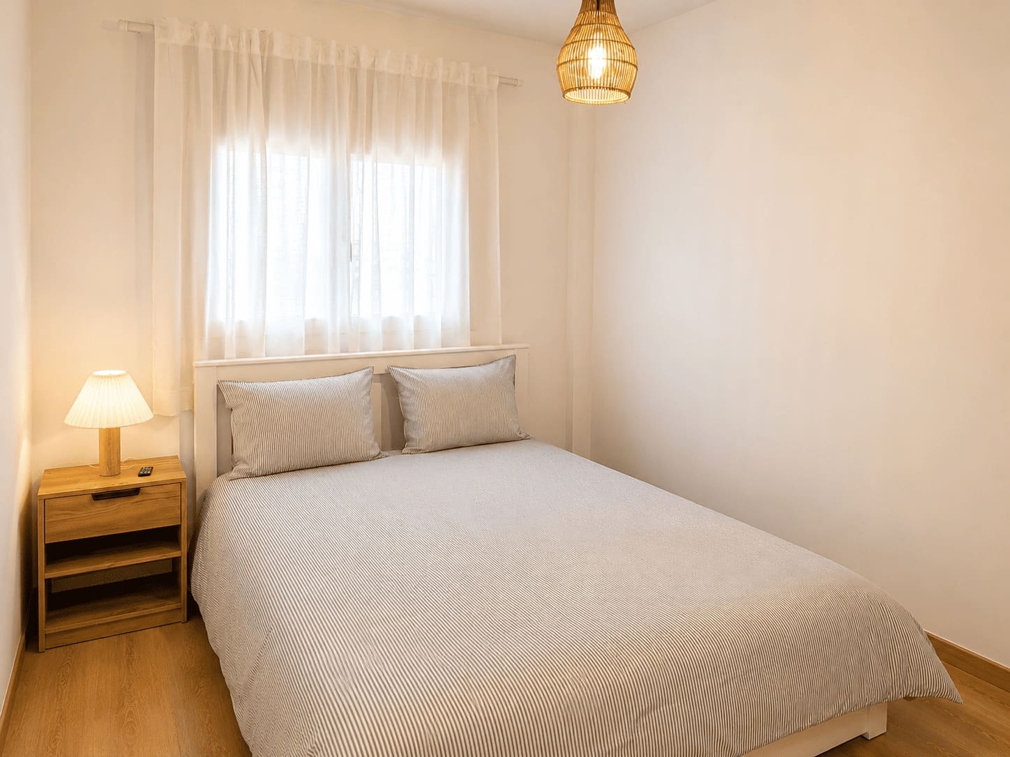 3 bedroom Apartment for rent in Estepona - € 1,800 (Ref: 9851298)