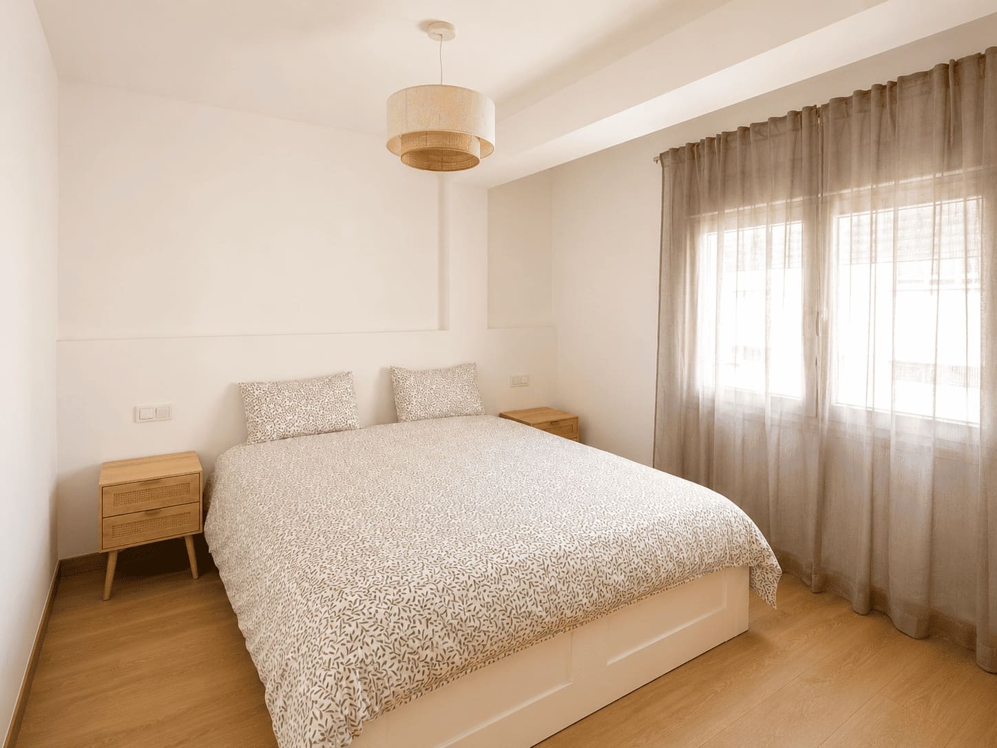 3 bedroom Apartment for rent in Estepona - € 1,800 (Ref: 9851298)